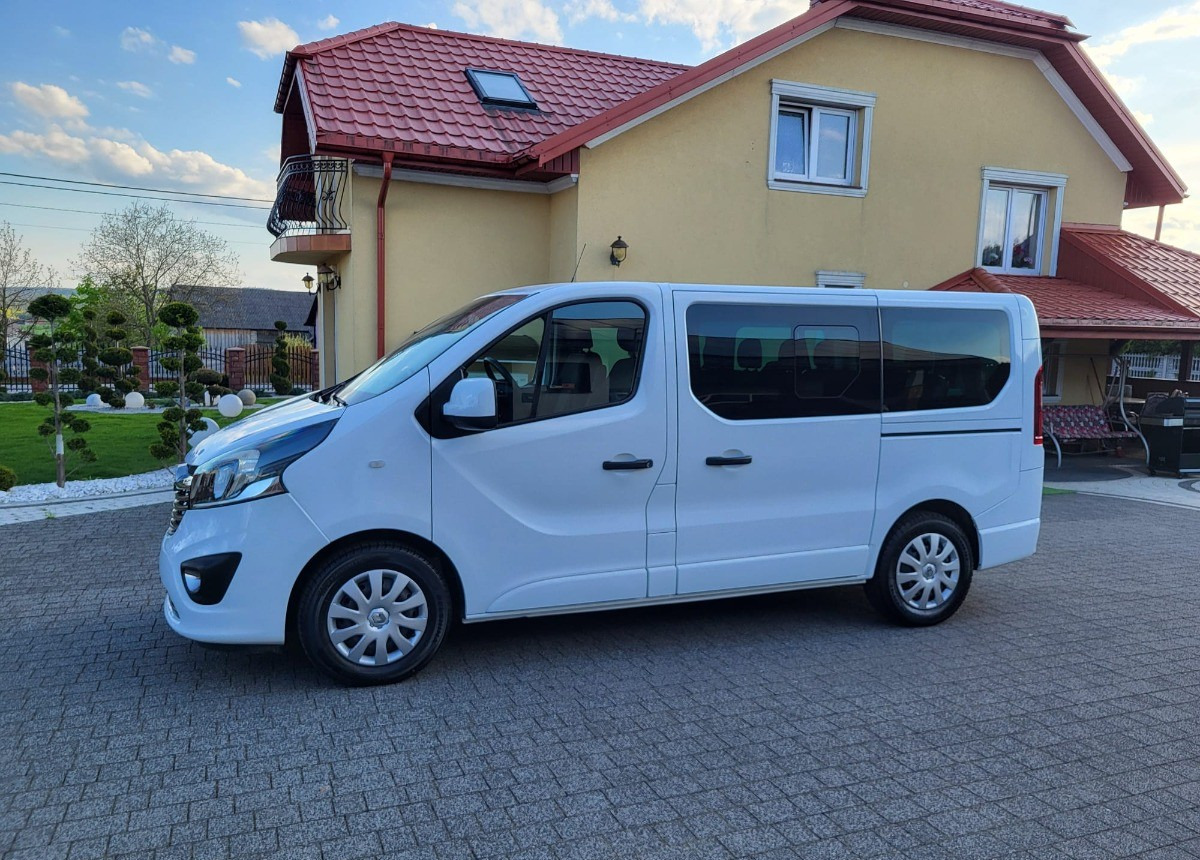Opel Vivaro bogato doposażone serwisowane Zarejstrowane - Furgoneta de pasajeros: foto 2 Opel Vivaro bogato doposażone serwisowane Zarejstrowane - Furgoneta de pasajeros: foto 2