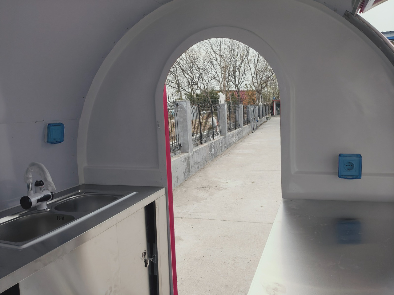 Remolque venta ambulante nuevo Deli Star Trailers EasyGo 230 Light - EU standards: foto 15