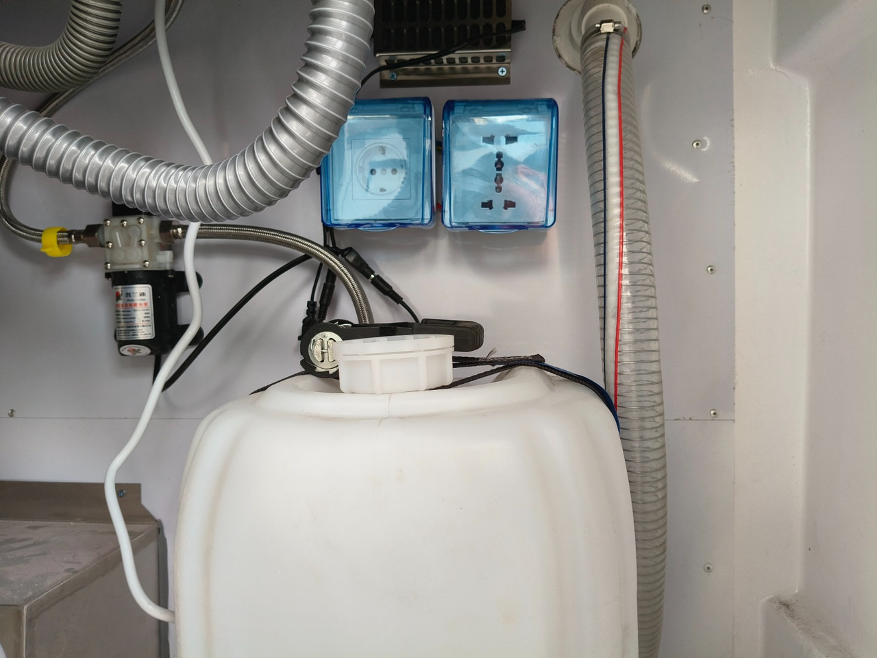 Remolque venta ambulante nuevo Deli Star Trailers EasyGo 230 Light - EU standards: foto 17