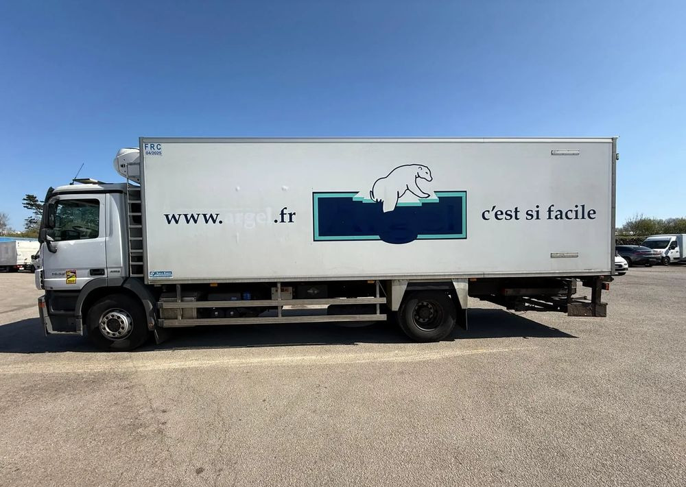 Mercedes-Benz ACTROS 1832 4X2 CHŁODNIA TERMOKING T1200-R Winda - Camión frigorífico: foto 5 Mercedes-Benz ACTROS 1832 4X2 CHŁODNIA TERMOKING T1200-R Winda - Camión frigorífico: foto 5