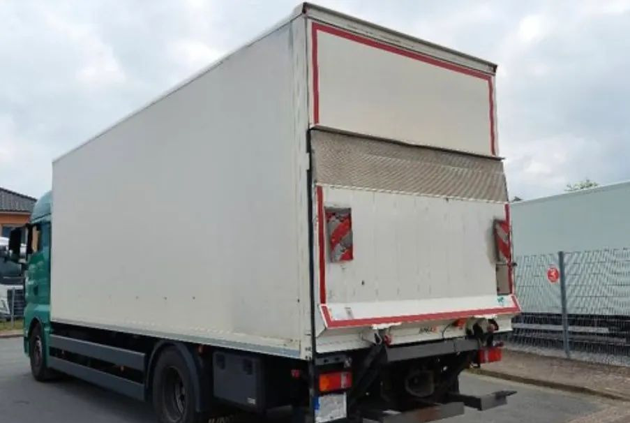 MAN TGX 18.420/ KONTENER 7,2m - Camión caja cerrada: foto 4 MAN TGX 18.420/ KONTENER 7,2m - Camión caja cerrada: foto 4