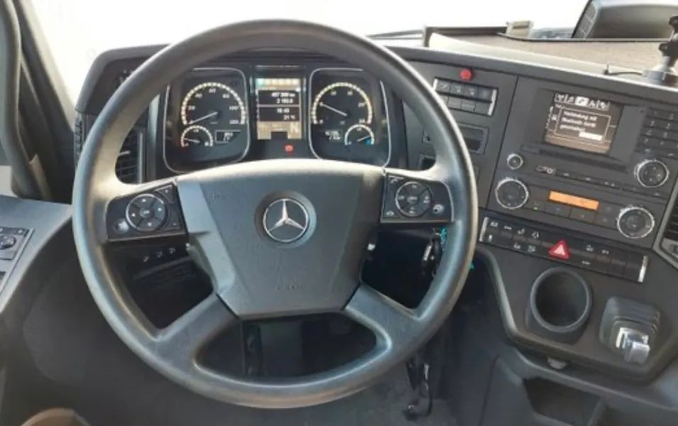 Mercedes-Benz ACTROS 2542 - Camión caja cerrada: foto 4 Mercedes-Benz ACTROS 2542 - Camión caja cerrada: foto 4