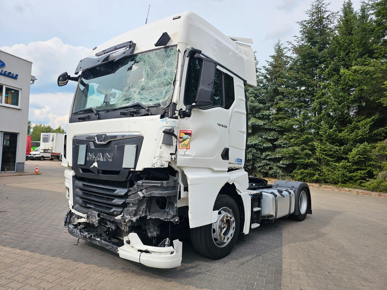 MAN TGX 18.510 XXL INTARDER - Motor , Rahmen 100% OK - Cabeza tractora: foto 2 MAN TGX 18.510 XXL INTARDER - Motor , Rahmen 100% OK - Cabeza tractora: foto 2