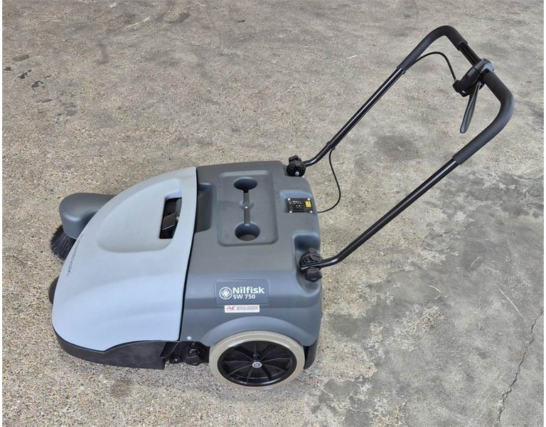 Nilfisk SW 750 - Barredora vial: foto 2 Nilfisk SW 750 - Barredora vial: foto 2