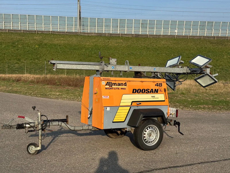 Doosan Allmand Night-Light Pro mobiele lichtmast LED - Torre de iluminación: foto 2 Doosan Allmand Night-Light Pro mobiele lichtmast LED - Torre de iluminación: foto 2