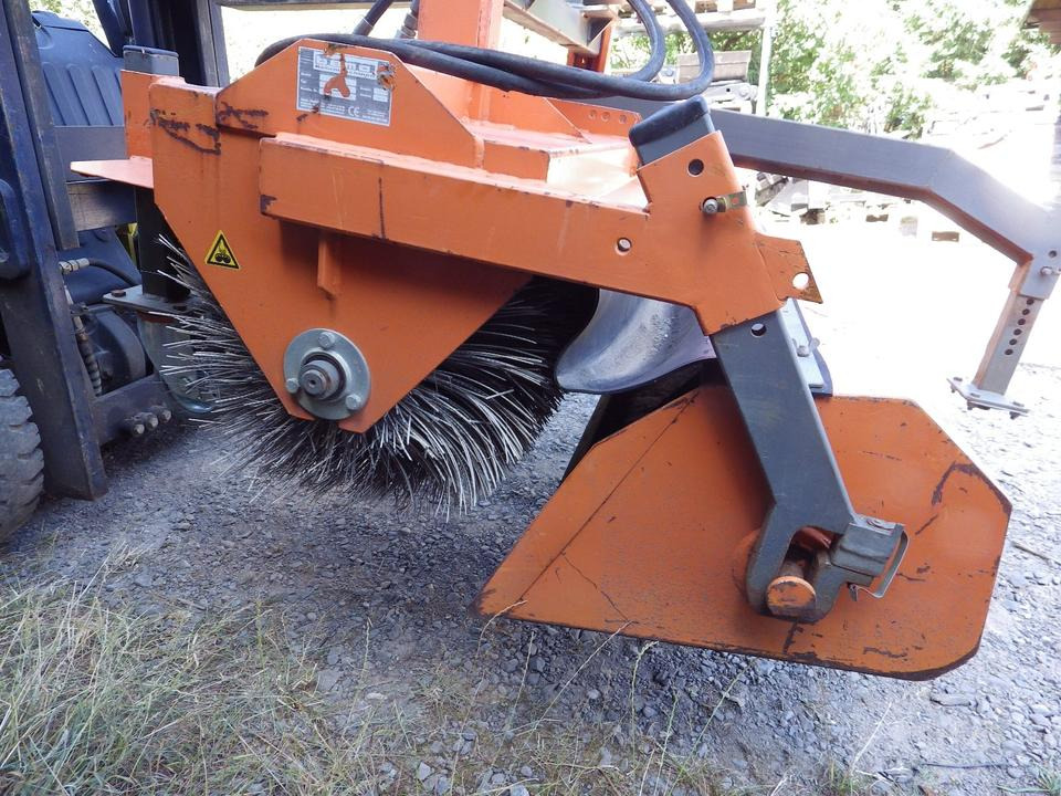 BEMA 25 Kehrmaschine gebraucht (MWST ausweisbar) - Barredora cucharón: foto 3 BEMA 25 Kehrmaschine gebraucht (MWST ausweisbar) - Barredora cucharón: foto 3