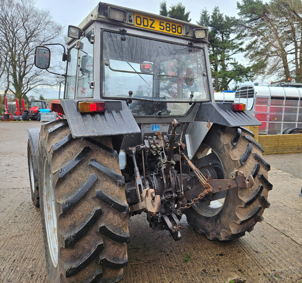 1993 MF 390T 4wd tractor, good off farm condition - Tractor: foto 3 1993 MF 390T 4wd tractor, good off farm condition - Tractor: foto 3