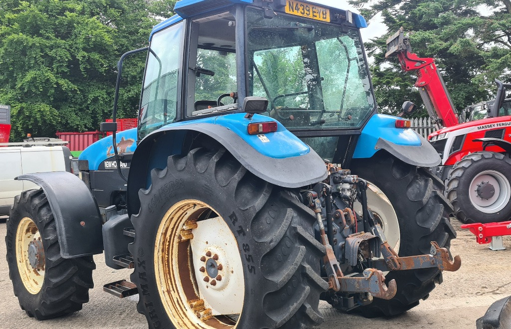 New Holland 8260, Rangecommand - Tractor: foto 3 New Holland 8260, Rangecommand - Tractor: foto 3