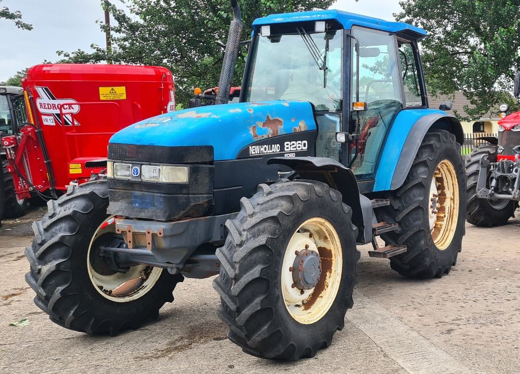 New Holland 8260, Rangecommand - Tractor: foto 2 New Holland 8260, Rangecommand - Tractor: foto 2