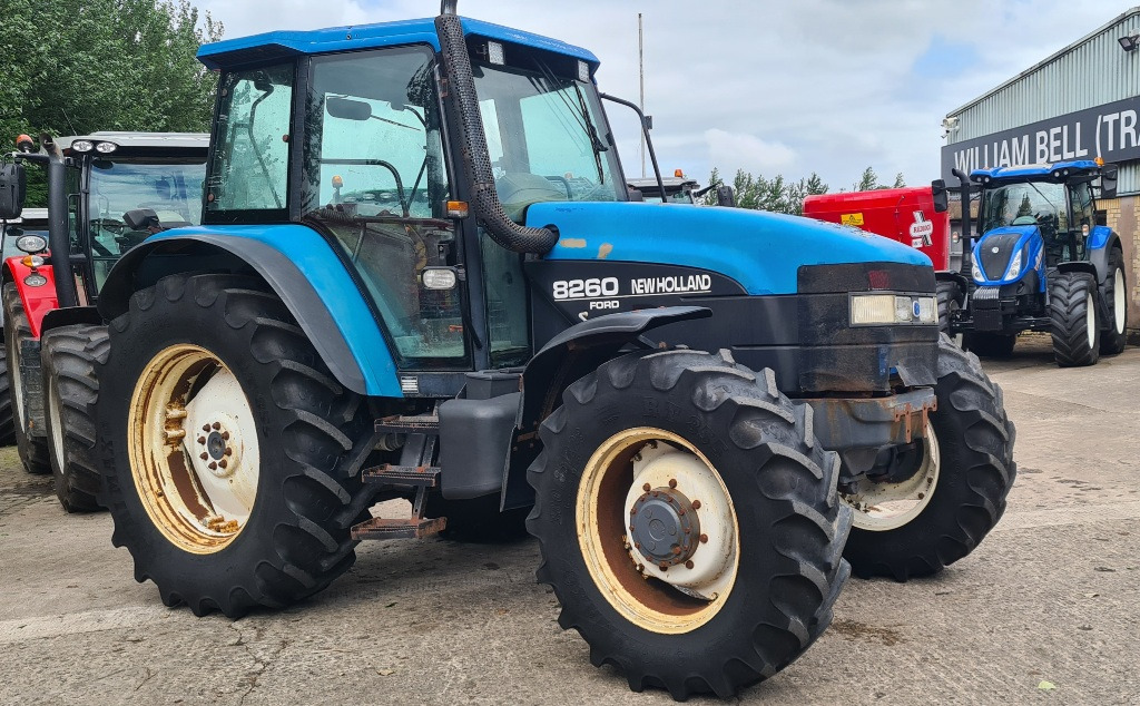 New Holland 8260, Rangecommand - Tractor: foto 1 New Holland 8260, Rangecommand - Tractor: foto 1