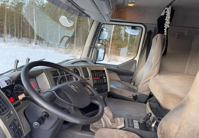 Foto del interior 1: Camión Sisu R500