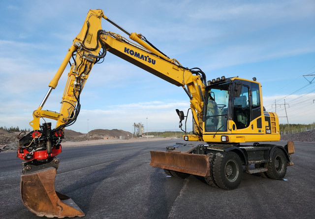 KOMATSU Komatsu PW148-8 Rototilt R6 - Excavadora de ruedas: foto 1 KOMATSU Komatsu PW148-8 Rototilt R6 - Excavadora de ruedas: foto 1
