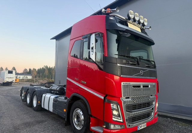 Camión multibasculante VolvoFH16 750 8X4: foto 7 Camión multibasculante VolvoFH16 750 8X4: foto 7