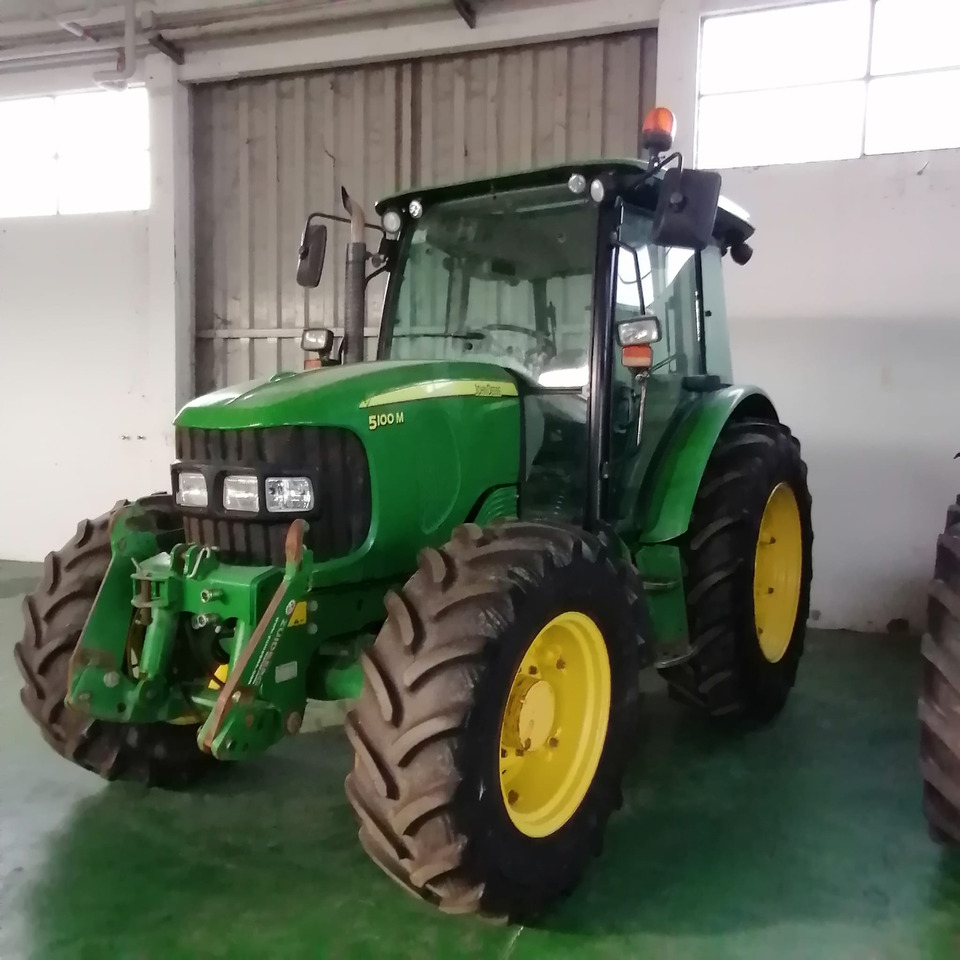 JOHN DEERE 5070 M - Tractor: foto 1 JOHN DEERE 5070 M - Tractor: foto 1