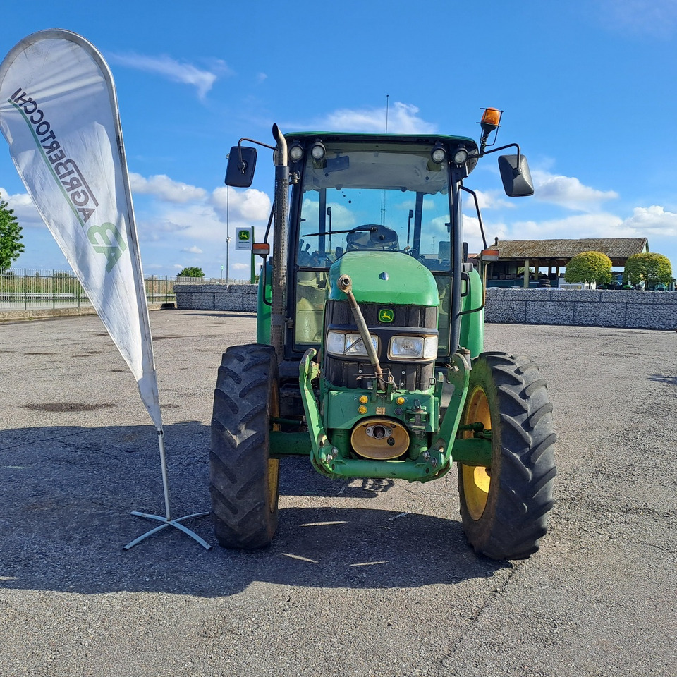 JOHN DEERE 5820 - Tractor: foto 3 JOHN DEERE 5820 - Tractor: foto 3
