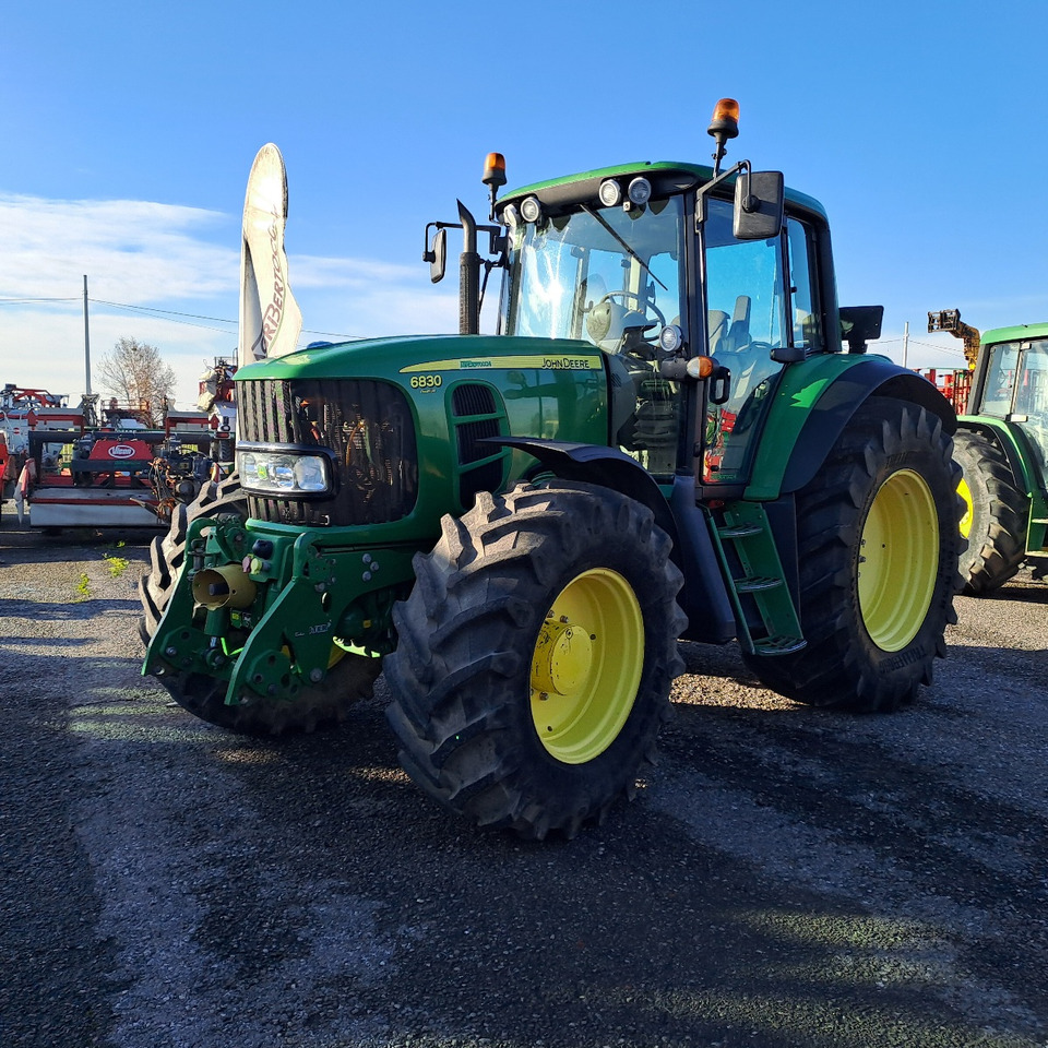 JOHN DEERE 6830 - Tractor: foto 1 JOHN DEERE 6830 - Tractor: foto 1