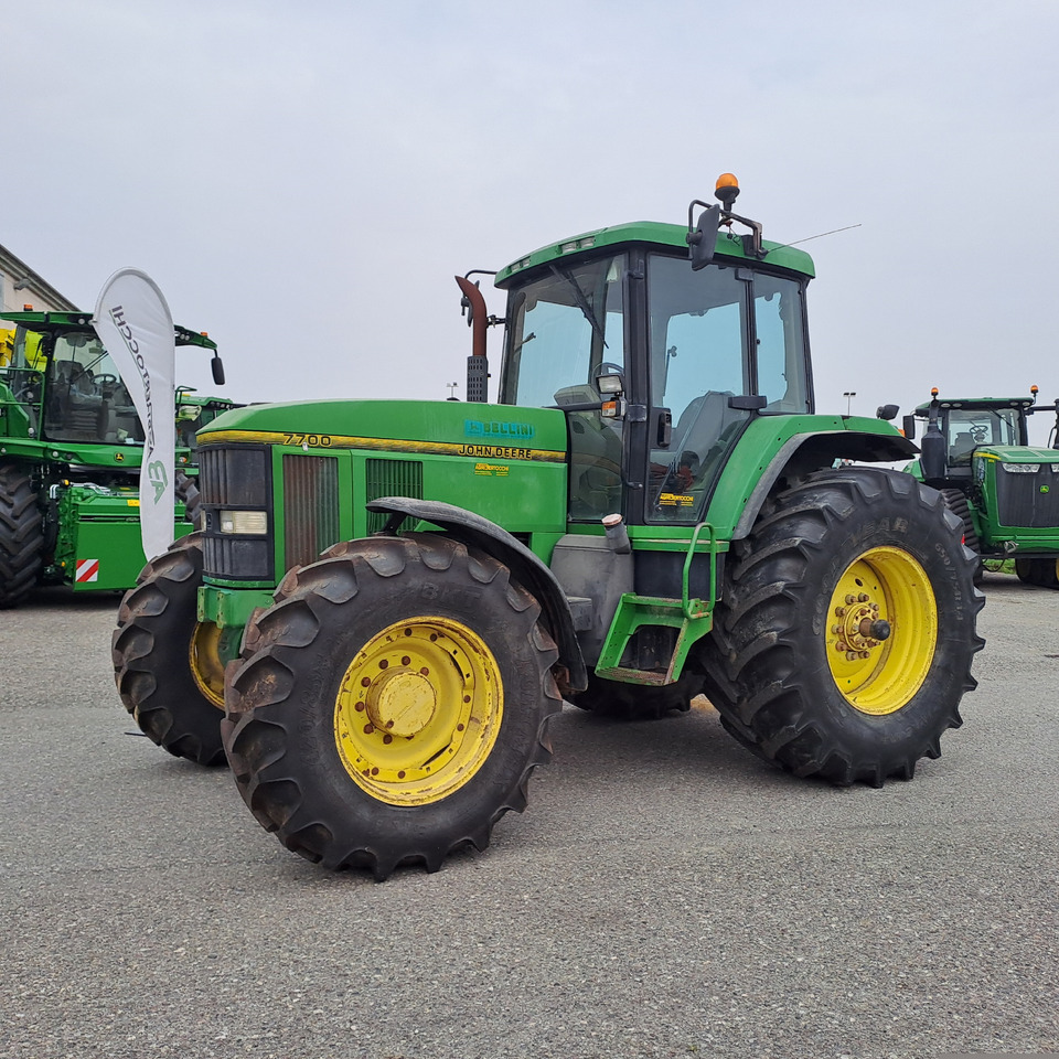JOHN DEERE 7700 - Tractor: foto 1 JOHN DEERE 7700 - Tractor: foto 1
