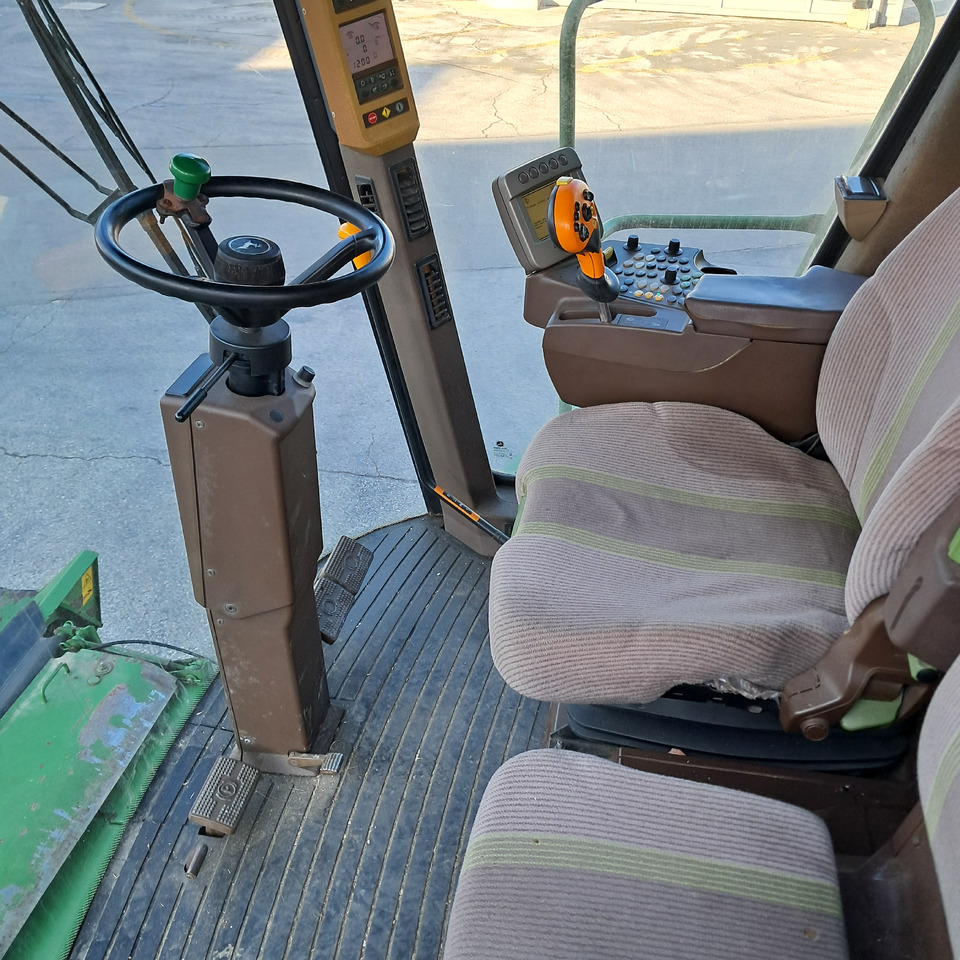 Cosechadora de granos JOHN DEERE C670: foto 10