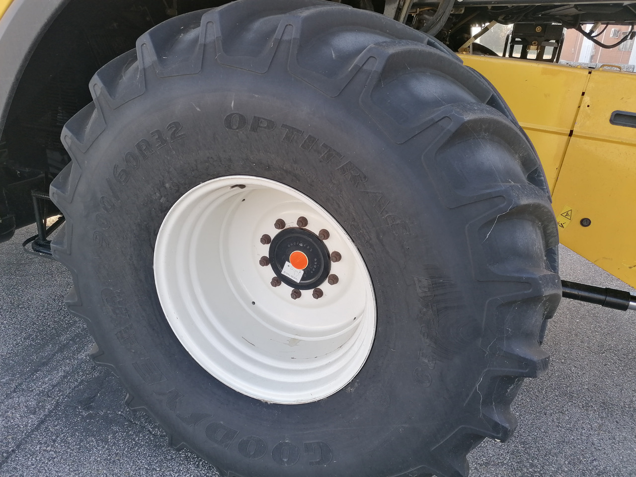 NEW HOLLAND CR 9060 - Cosechadora de granos: foto 3 NEW HOLLAND CR 9060 - Cosechadora de granos: foto 3