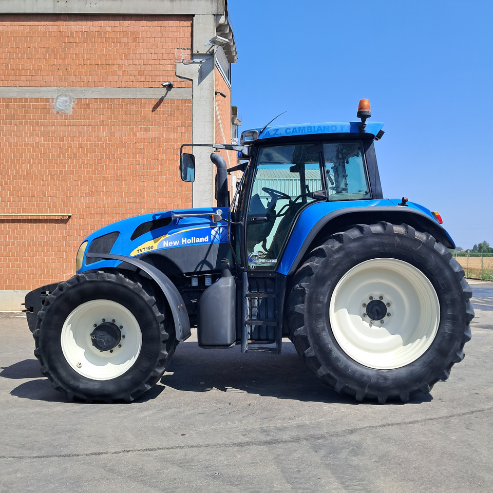 NEW HOLLAND TVT195 - Tractor: foto 2 NEW HOLLAND TVT195 - Tractor: foto 2