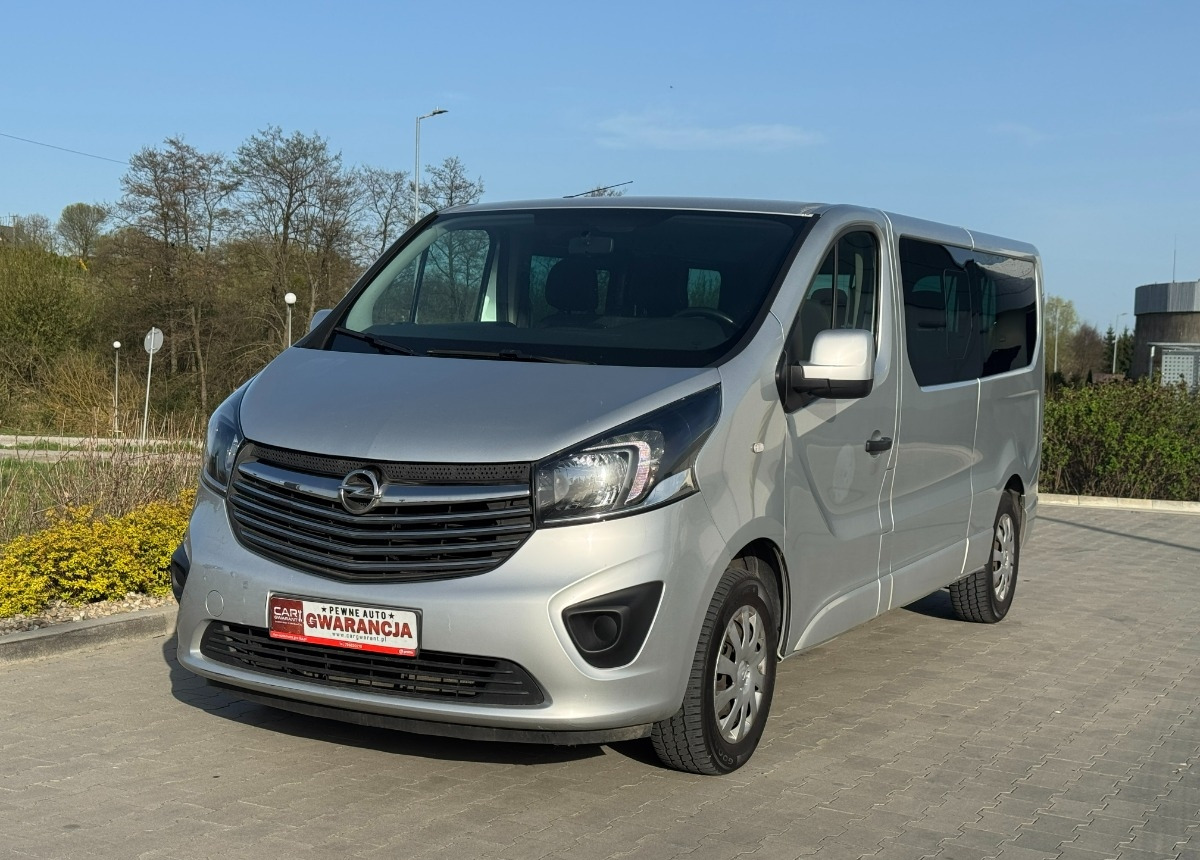 Opel Vivaro 2019 rok 9 osobowy nawiewy tylne Bezwypadkowy Niski przebieg FV23 - Minibús, Furgoneta de pasajeros: foto 4 Opel Vivaro 2019 rok 9 osobowy nawiewy tylne Bezwypadkowy Niski przebieg FV23 - Minibús, Furgoneta de pasajeros: foto 4