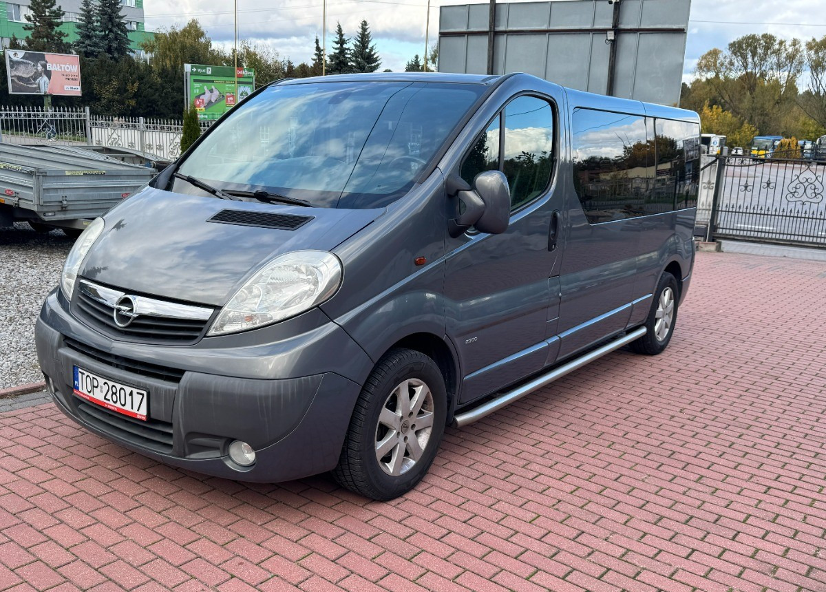 Opel Vivaro LONG 2.5 150KM Brygadówka Brygada Bezwypadkowy Super Stan FV23 - Furgoneta combi: foto 2 Opel Vivaro LONG 2.5 150KM Brygadówka Brygada Bezwypadkowy Super Stan FV23 - Furgoneta combi: foto 2
