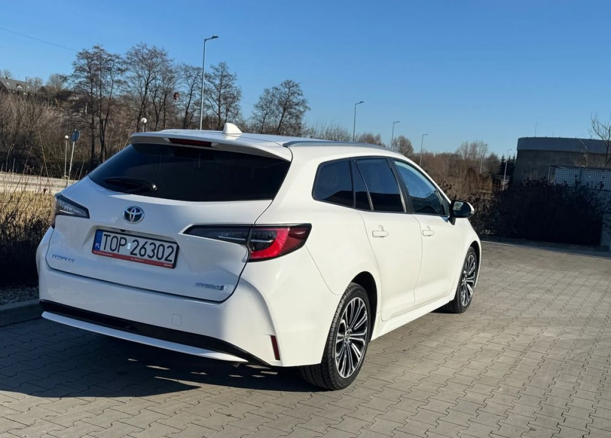 Toyota Corolla 1.8 Hybrid Active Niski przebieg LED FV23 W SUPER STANIE - Coche familiar: foto 2 Toyota Corolla 1.8 Hybrid Active Niski przebieg LED FV23 W SUPER STANIE - Coche familiar: foto 2