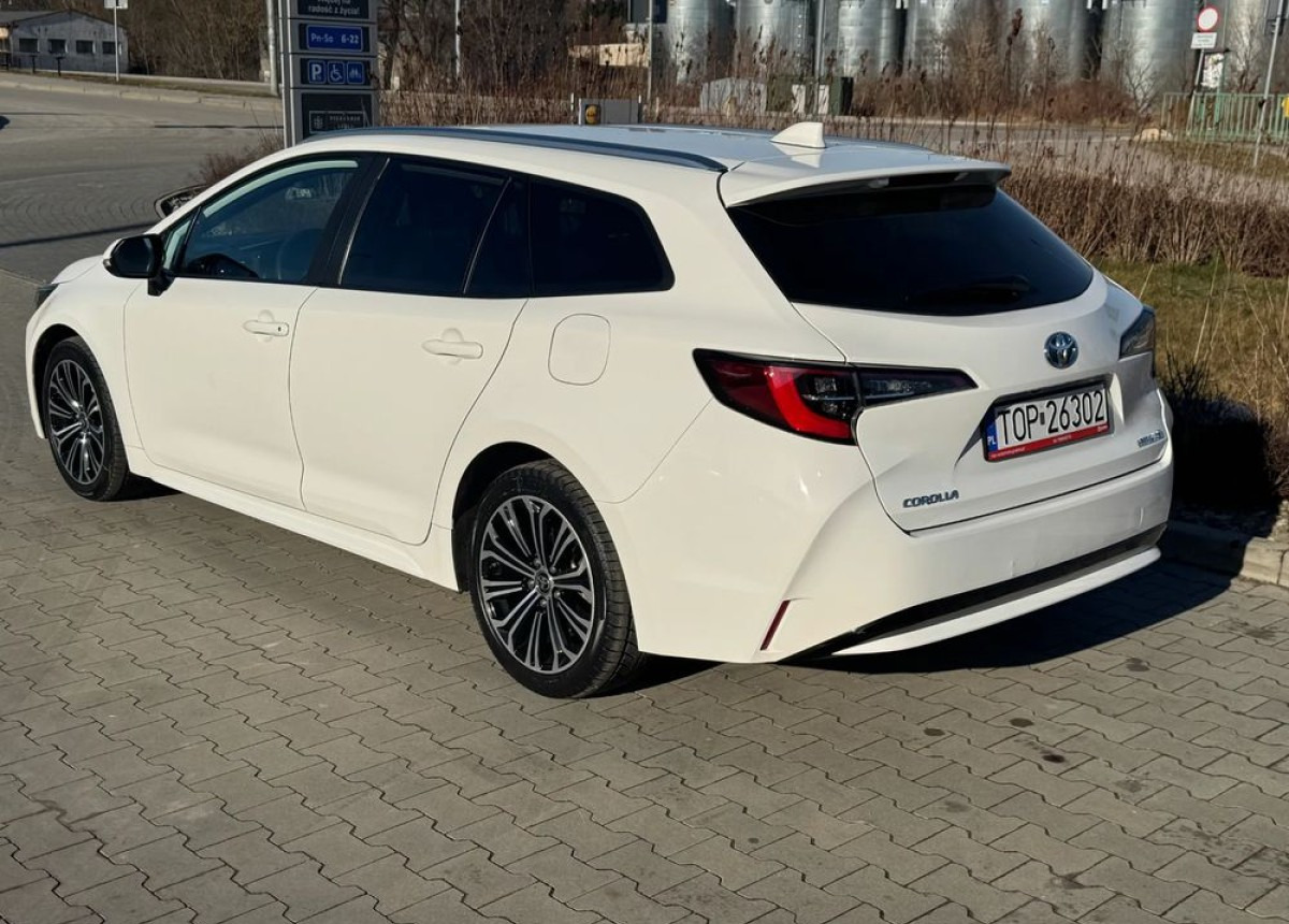 Toyota Corolla 1.8 Hybrid Active Niski przebieg LED FV23 W SUPER STANIE - Coche familiar: foto 4 Toyota Corolla 1.8 Hybrid Active Niski przebieg LED FV23 W SUPER STANIE - Coche familiar: foto 4