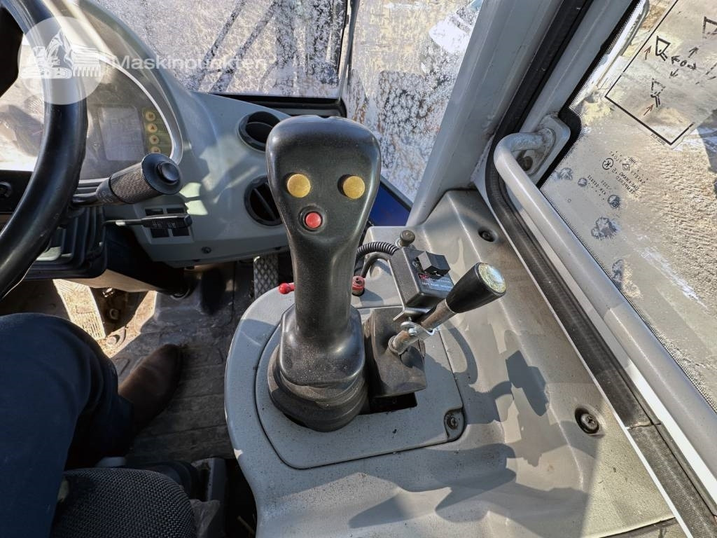 Cargadora de ruedas Hyundai HL 730 TM-7: foto 24 Cargadora de ruedas Hyundai HL 730 TM-7: foto 24