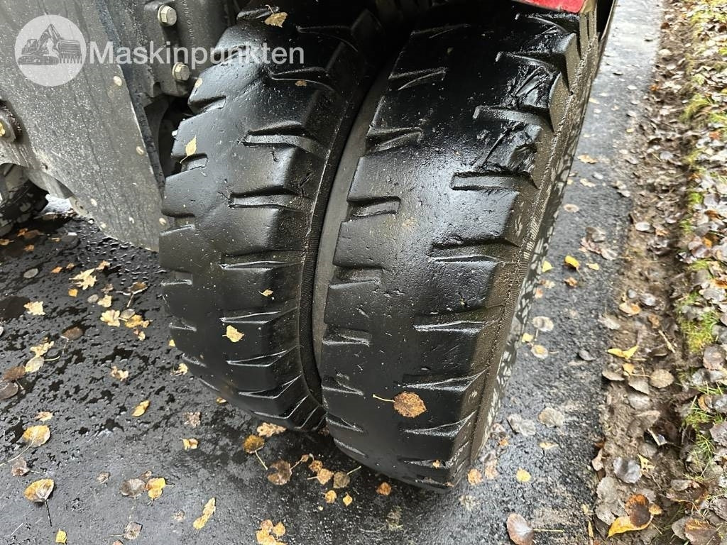 Excavadora de ruedas Komatsu PW 148-11 med vagn och redskap: foto 29