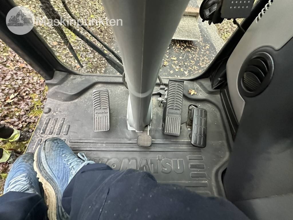 Excavadora de ruedas Komatsu PW 148-11 med vagn och redskap: foto 21