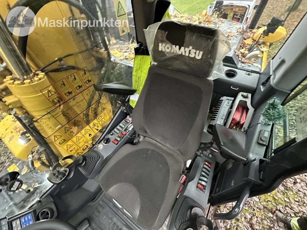 Excavadora de ruedas Komatsu PW 148-11 med vagn och redskap: foto 15