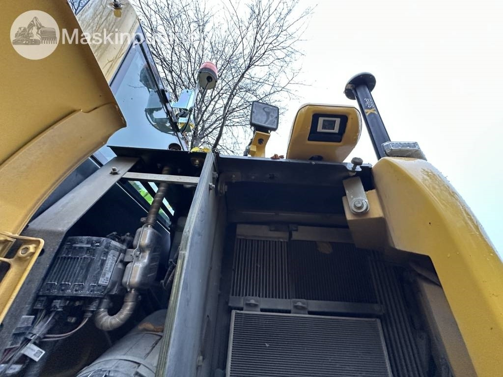 Excavadora de ruedas Komatsu PW 148-11 med vagn och redskap: foto 44