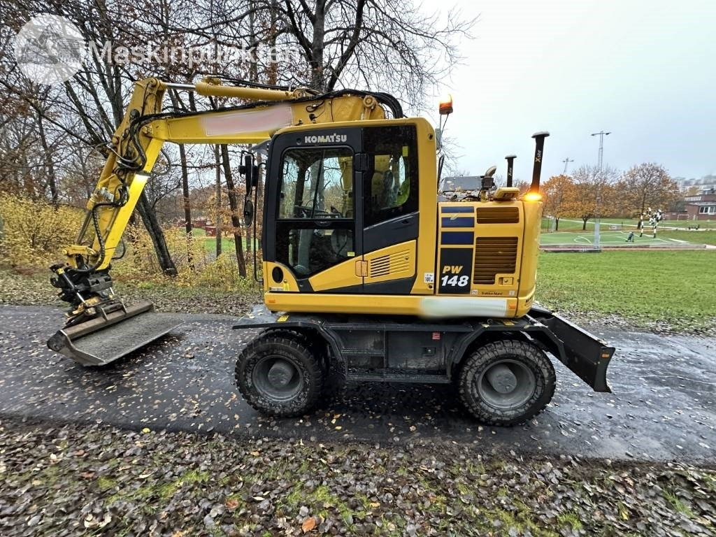 Excavadora de ruedas Komatsu PW 148-11 med vagn och redskap: foto 9