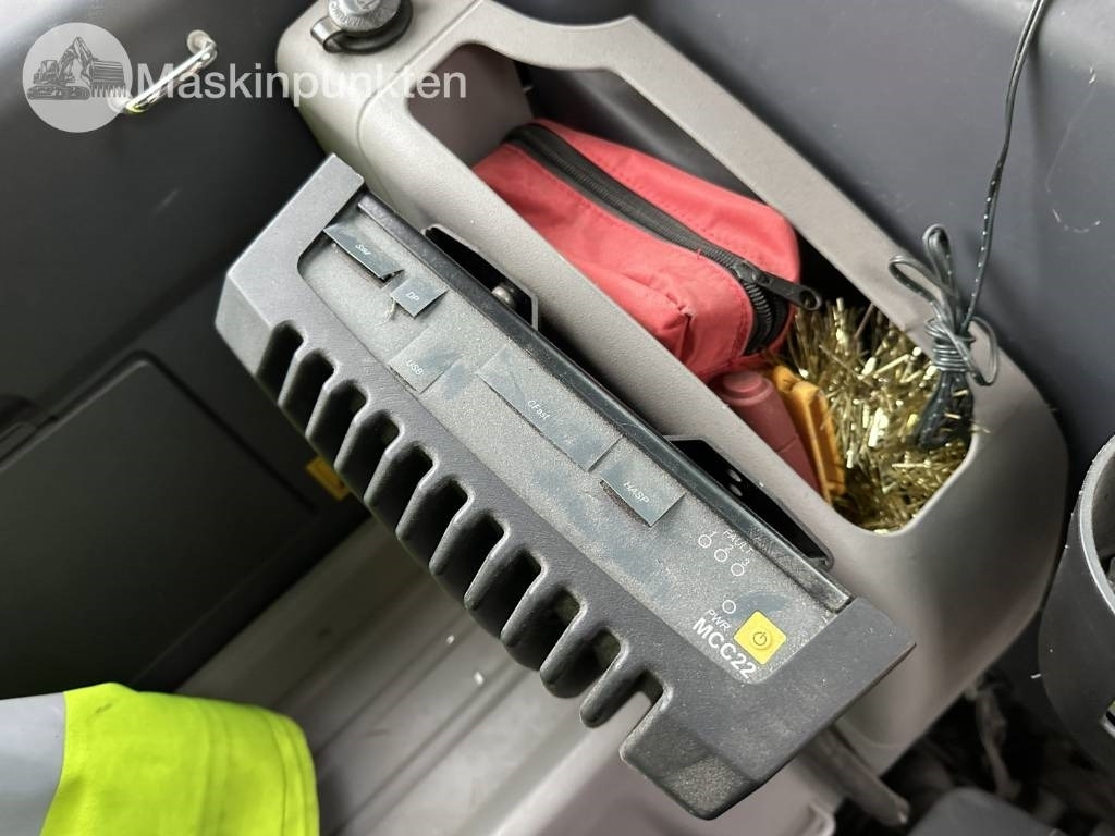 Excavadora de ruedas Komatsu PW 148-11 med vagn och redskap: foto 28