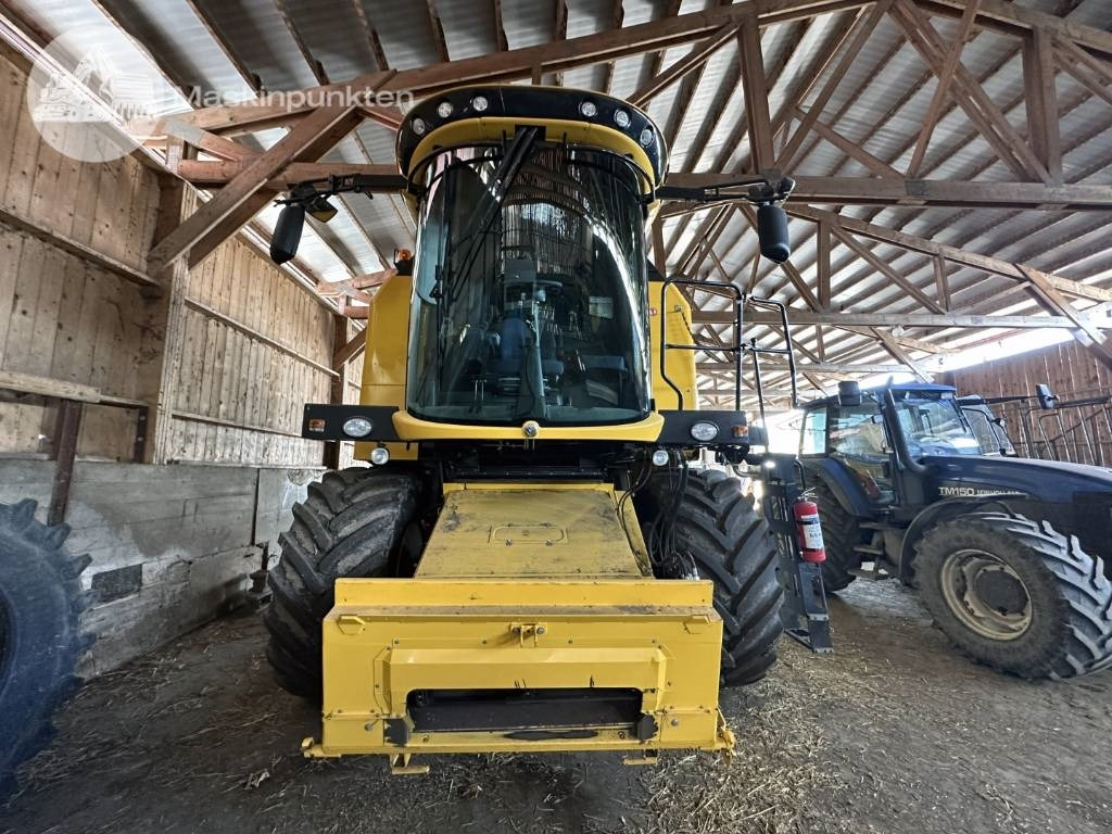 New Holland TC 5.90 - Cosechadora de granos: foto 2 New Holland TC 5.90 - Cosechadora de granos: foto 2