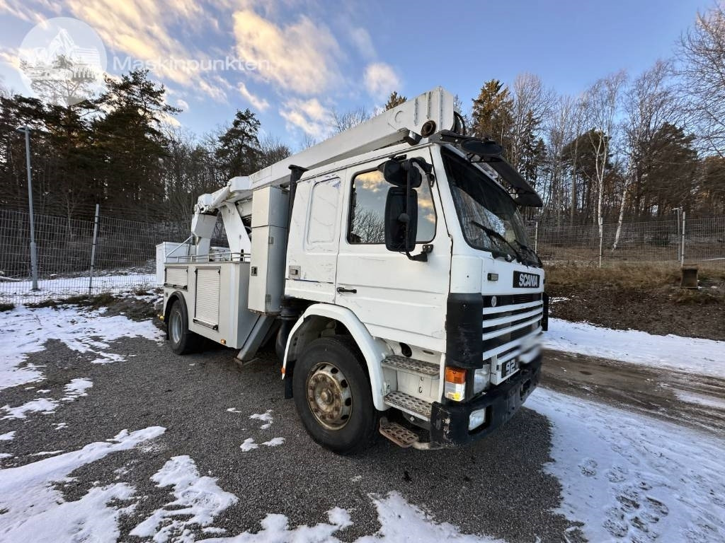 Scania P 92 M - Camión con plataforma elevadora: foto 4 Scania P 92 M - Camión con plataforma elevadora: foto 4