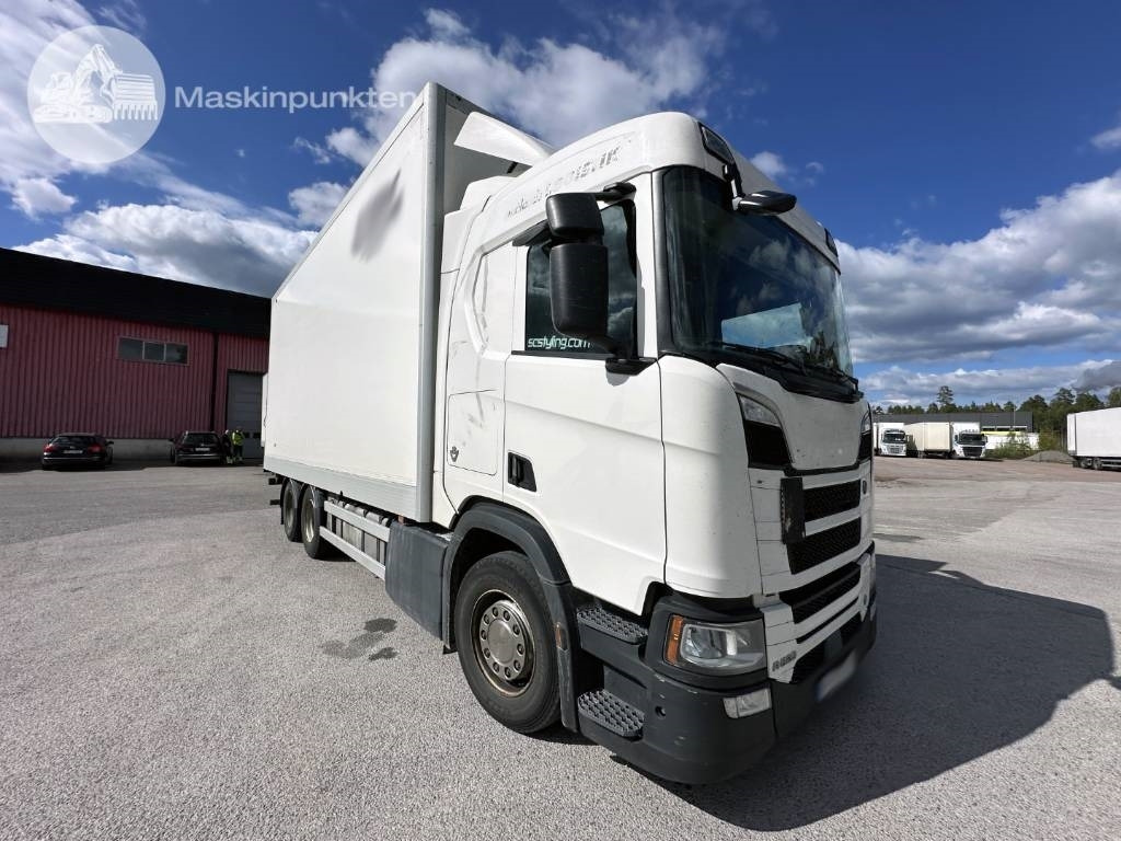 Scania R 520 - Camión caja cerrada: foto 1 Scania R 520 - Camión caja cerrada: foto 1