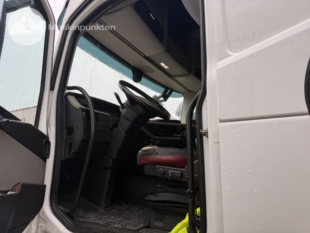 Camión caja cerrada Volvo FH 500: foto 35