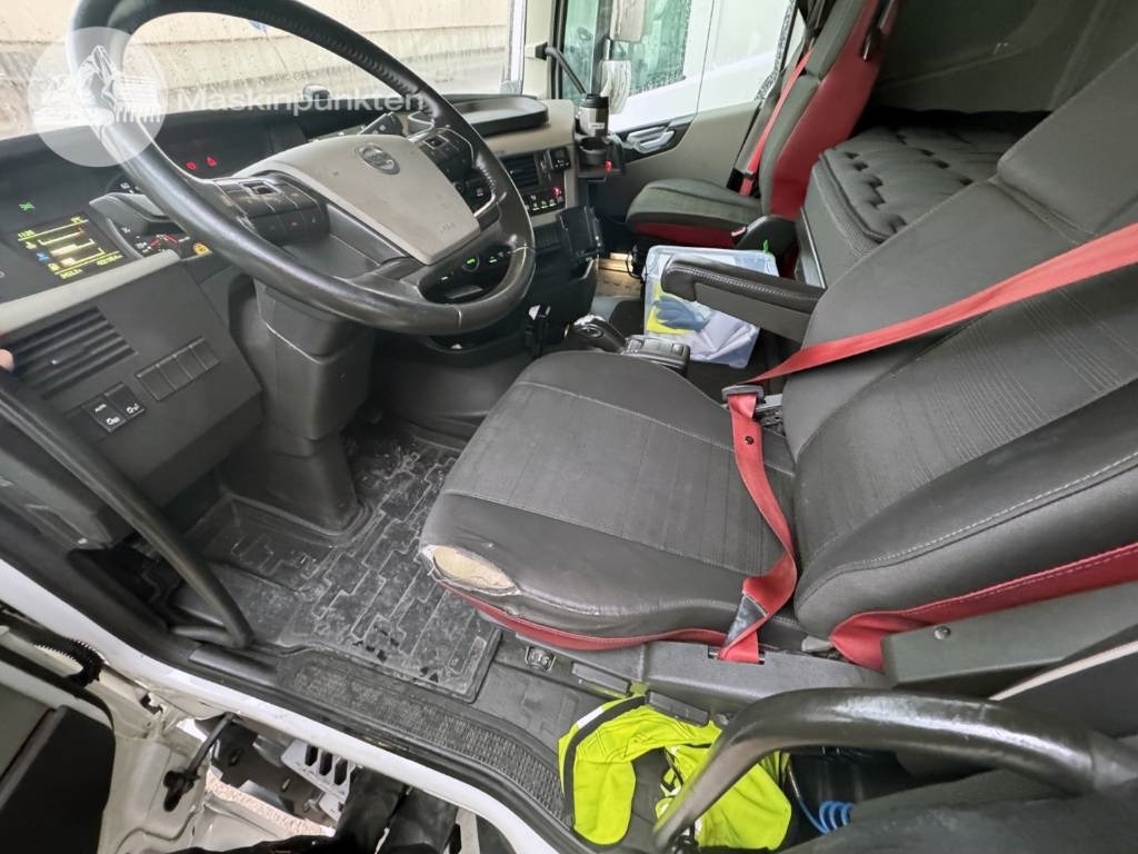 Camión caja cerrada Volvo FH 500: foto 36