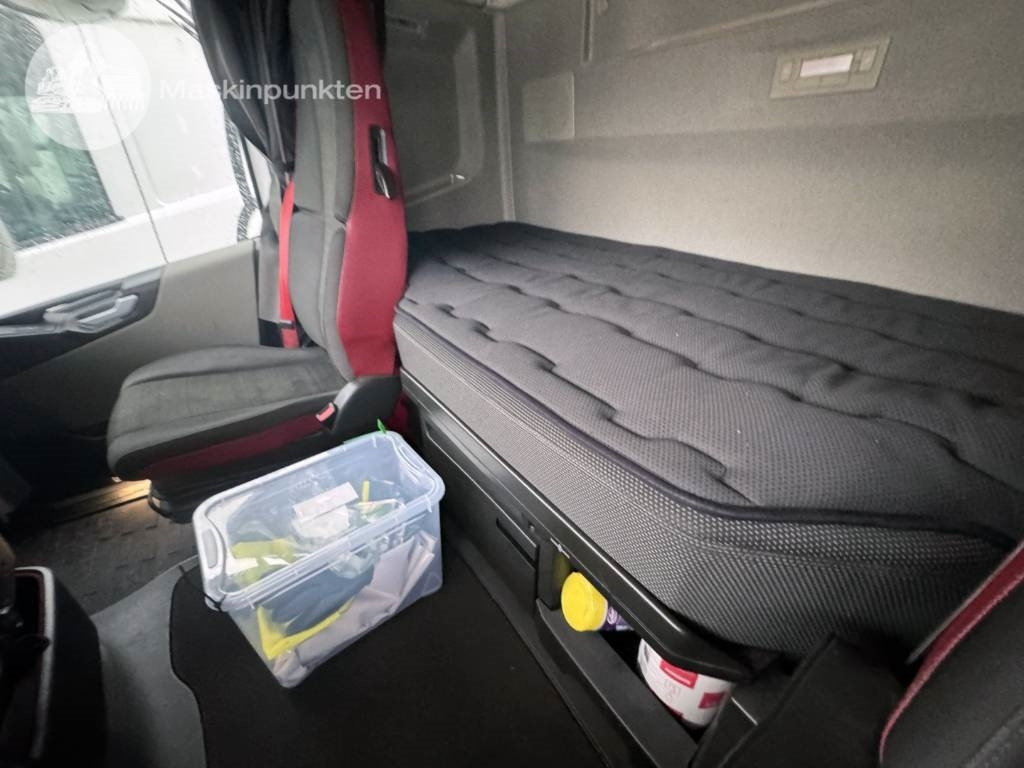 Camión caja cerrada Volvo FH 500: foto 45