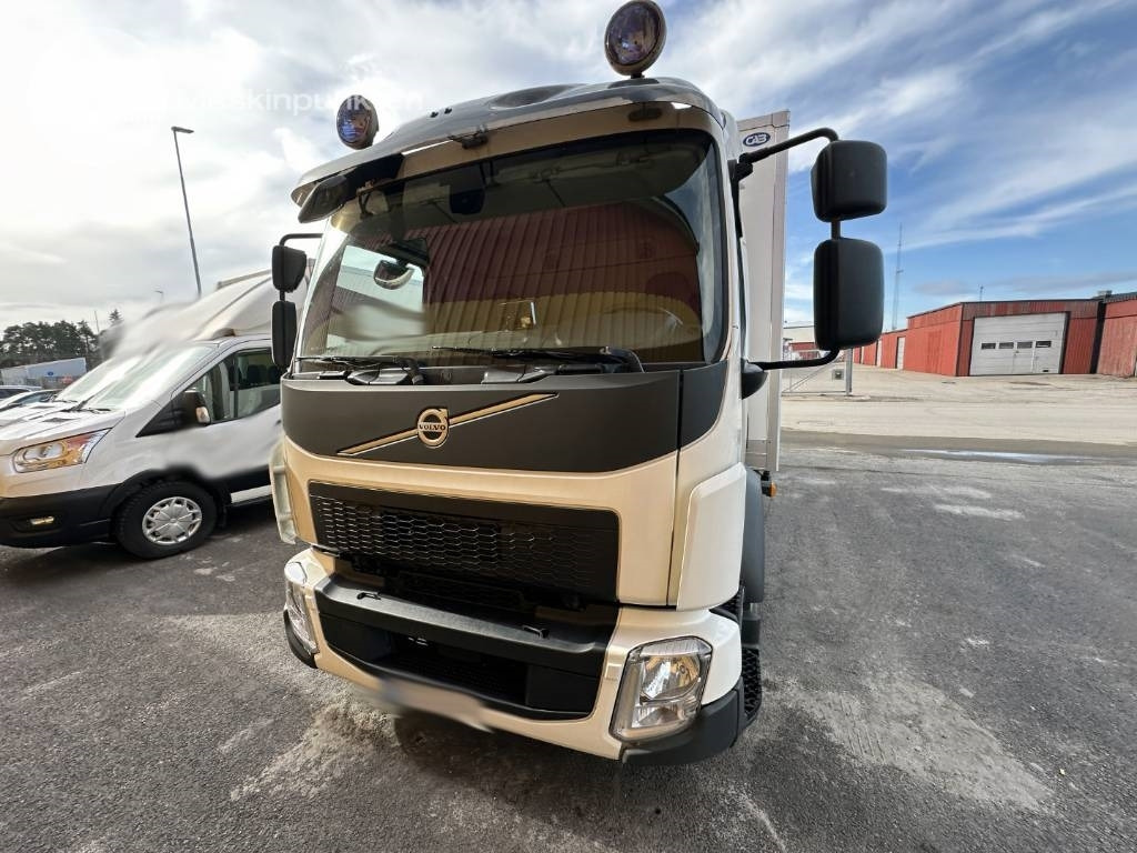 Volvo FL 210 - Camión caja cerrada: foto 3 Volvo FL 210 - Camión caja cerrada: foto 3
