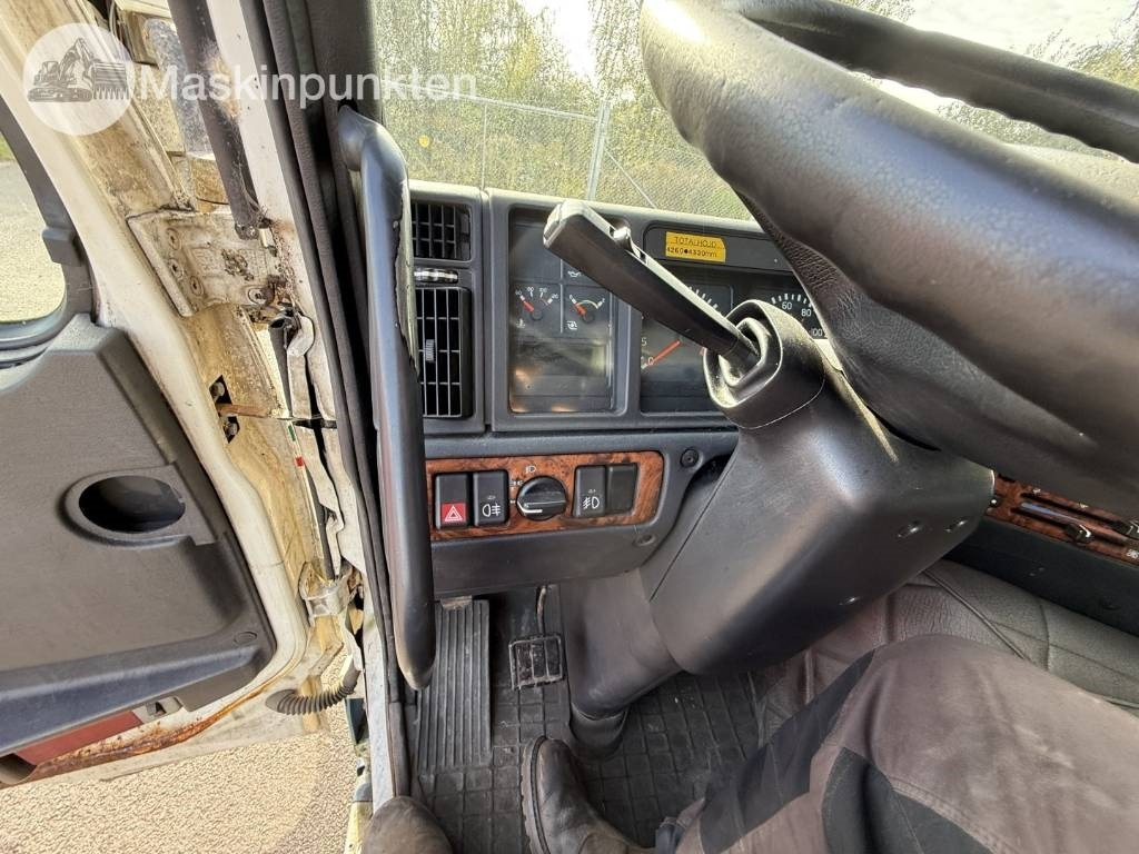 Camión caja cerrada Volvo FM 12: foto 13 Camión caja cerrada Volvo FM 12: foto 13