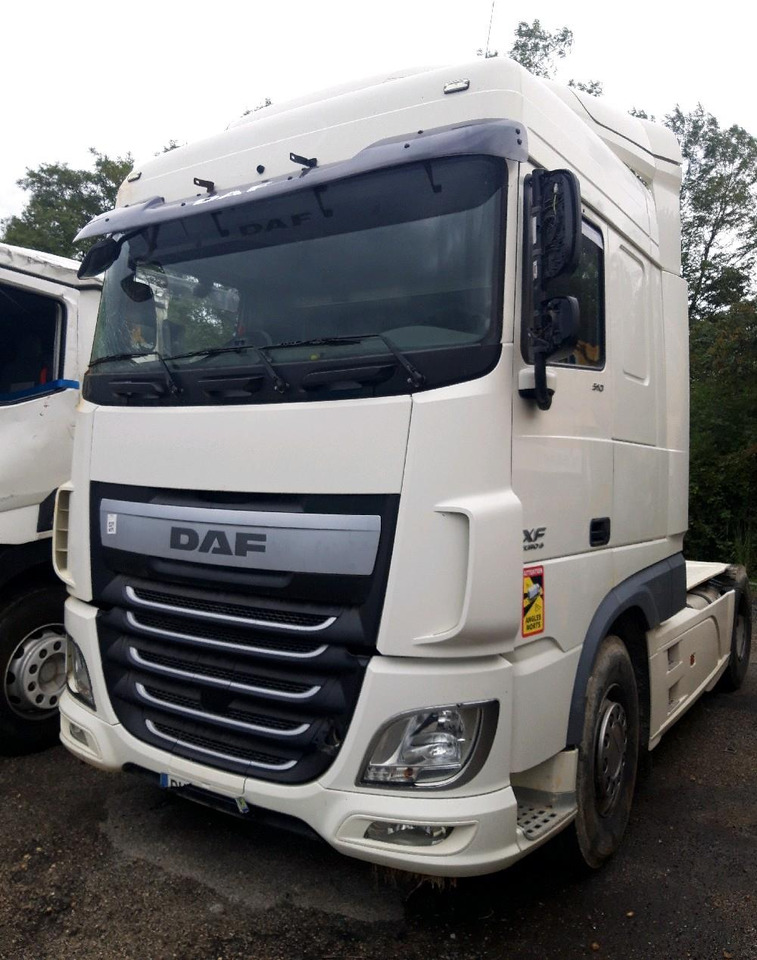 Cabeza tractora DAF XF510: foto 9