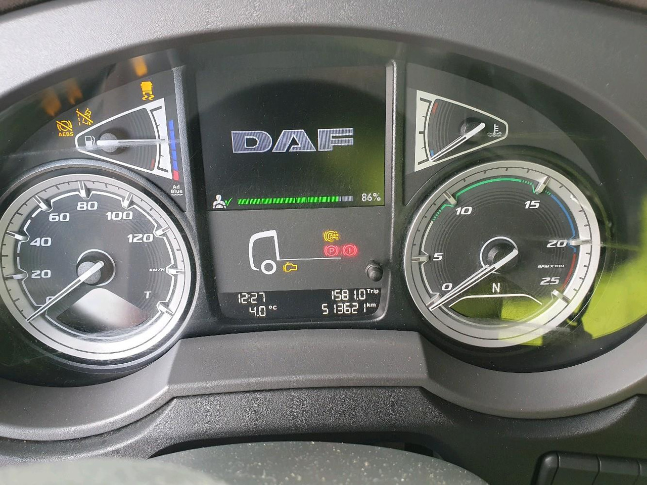 Cabeza tractora DAF XF530: foto 15