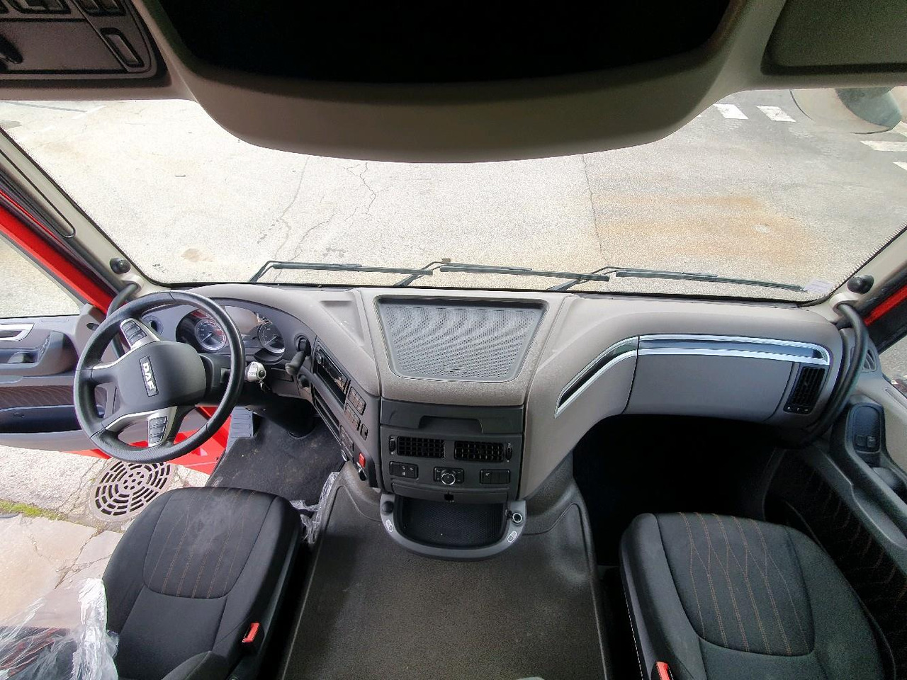 Cabeza tractora DAF XF530: foto 12