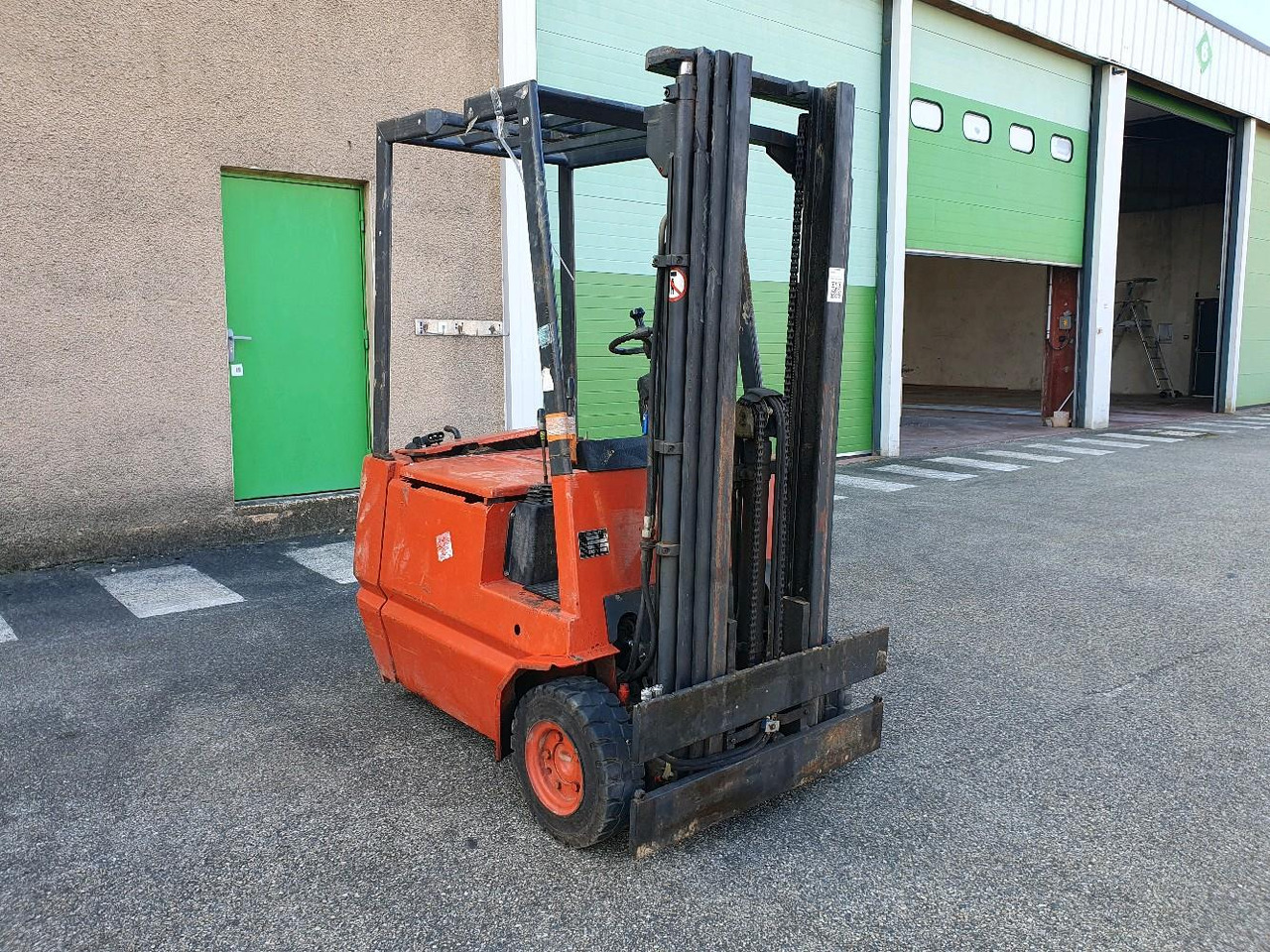 FENWICK LINDE CHARIOT ELEVATEUR - Carretilla elevadora: foto 1 FENWICK LINDE CHARIOT ELEVATEUR - Carretilla elevadora: foto 1