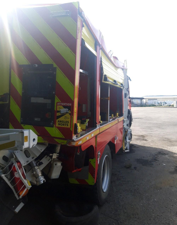 Camión de bomberos RENAULT D 4X4 TOUT-TERRAIN INCENDIE: foto 7 Camión de bomberos RENAULT D 4X4 TOUT-TERRAIN INCENDIE: foto 7