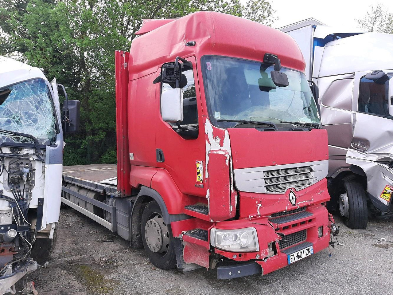 RENAULT PREMIUM 470 PLATEAU - Camión caja abierta: foto 1 RENAULT PREMIUM 470 PLATEAU - Camión caja abierta: foto 1