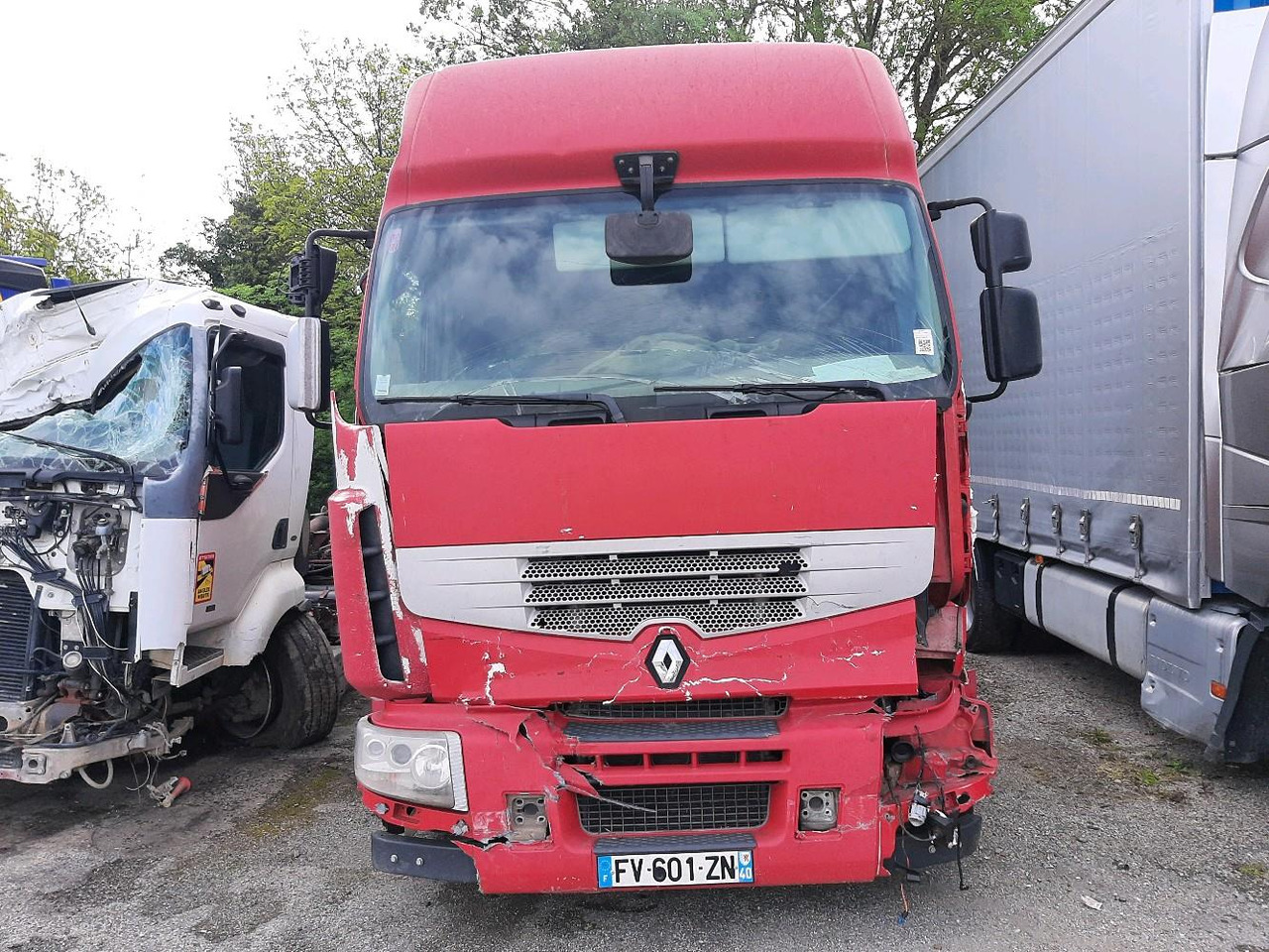 RENAULT PREMIUM 470 PLATEAU - Camión caja abierta: foto 2 RENAULT PREMIUM 470 PLATEAU - Camión caja abierta: foto 2